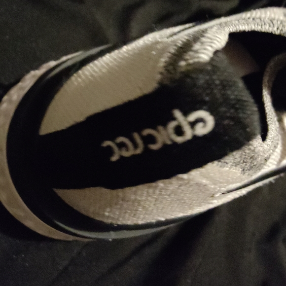 Blk and gray nikes - Picture 4 of 5